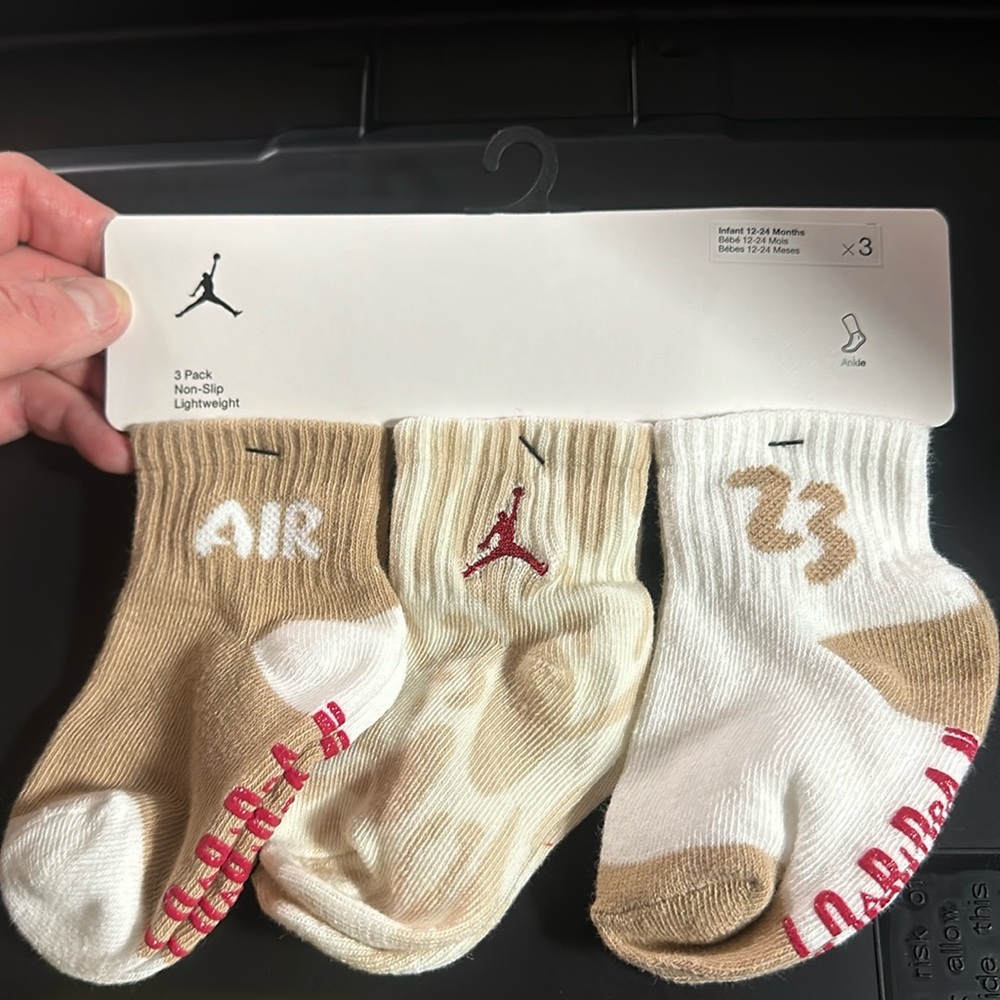 JORDAN 3 PACK BABY/TODDLER SOCKS: NEW IN PACKAGE: SIZE 12-24 MTH